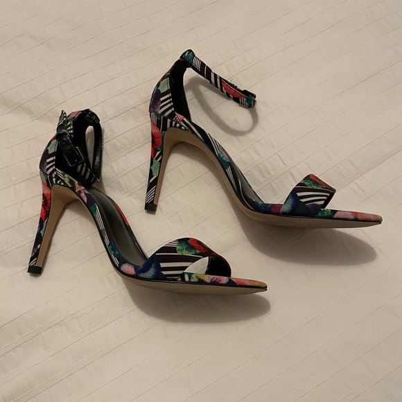Floral Print Stiletto - Picture 3 of 5